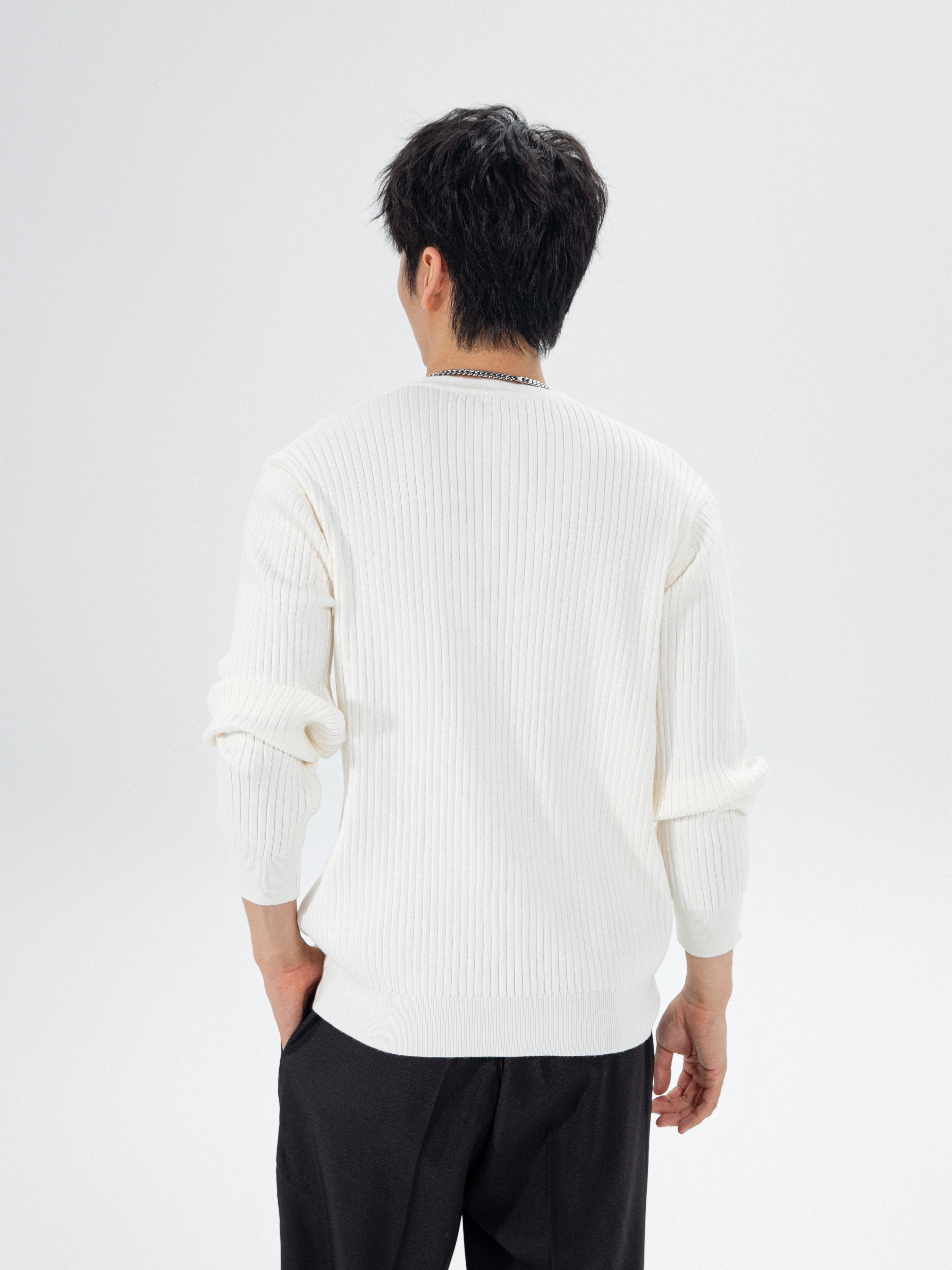 Maglione lavorato a maglia bianco a righe