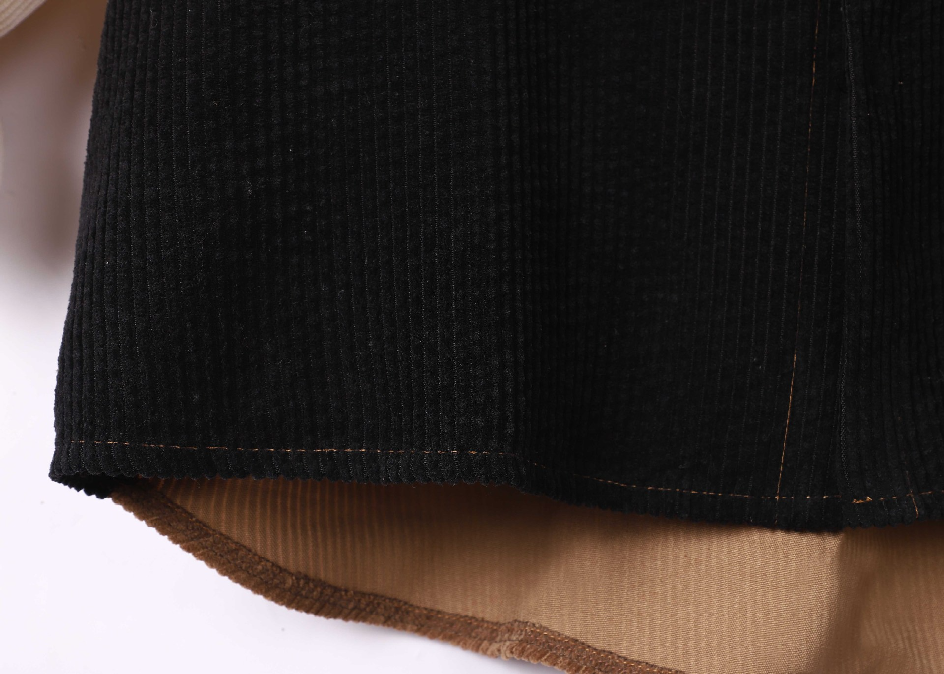 Camicia in velluto a coste con maniche lunghe