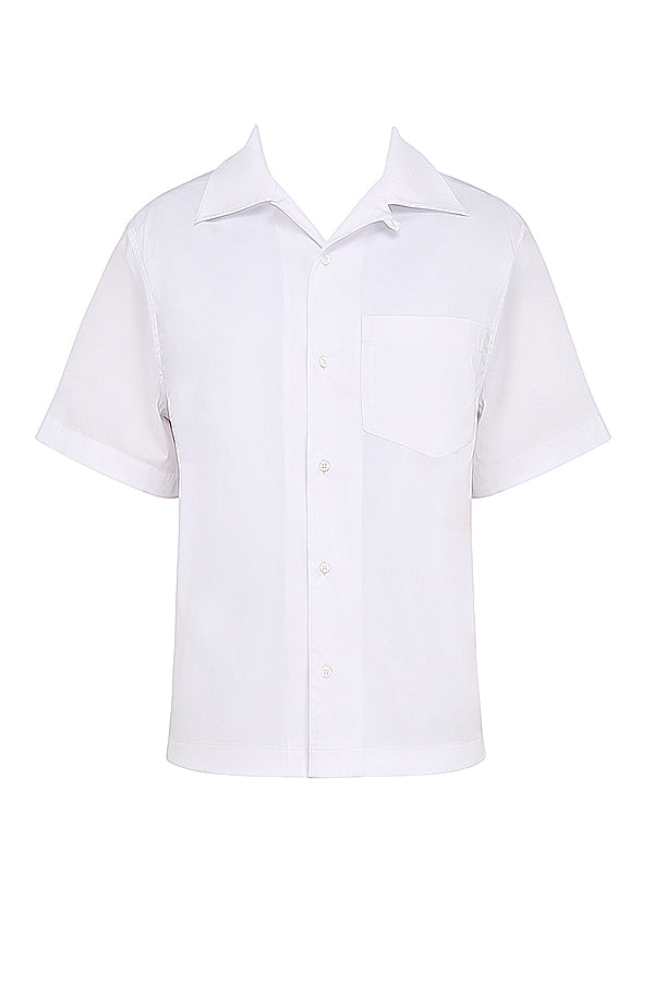 Camicia bianca oversize con pantaloni dalla vestibilit? comoda