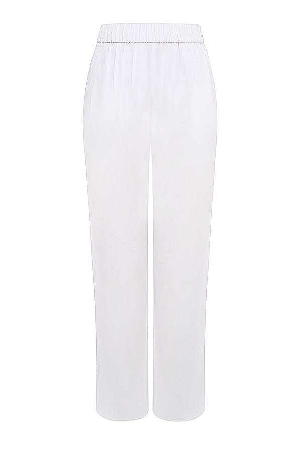 Camicia bianca oversize con pantaloni dalla vestibilit? comoda