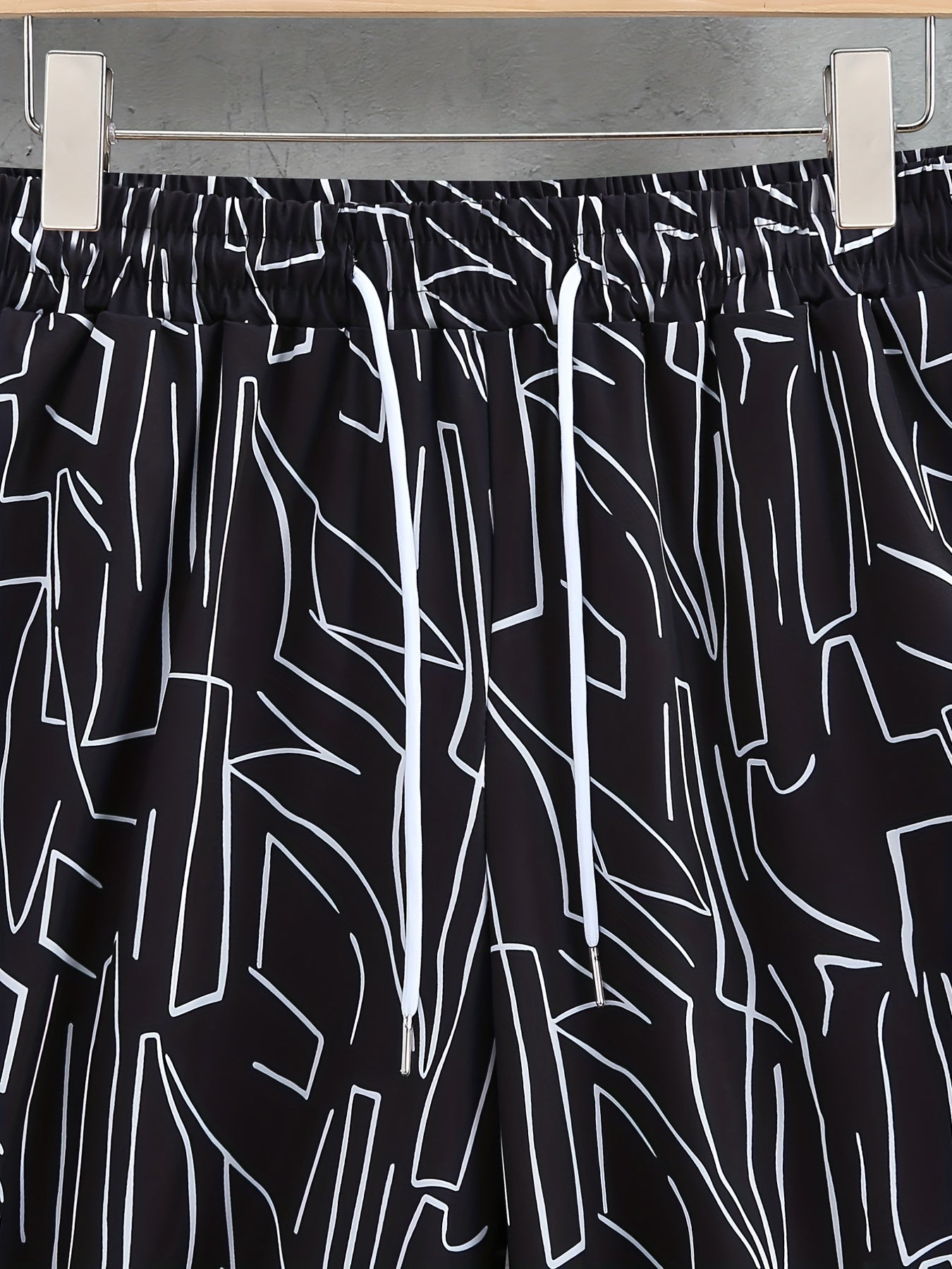 Maglia a maniche corte e pantaloncini larghi per l'estate