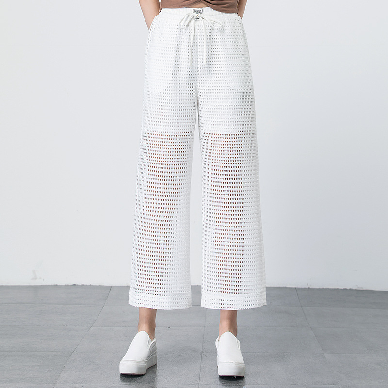 Pantaloni larghi bianchi trasparenti per l'estate