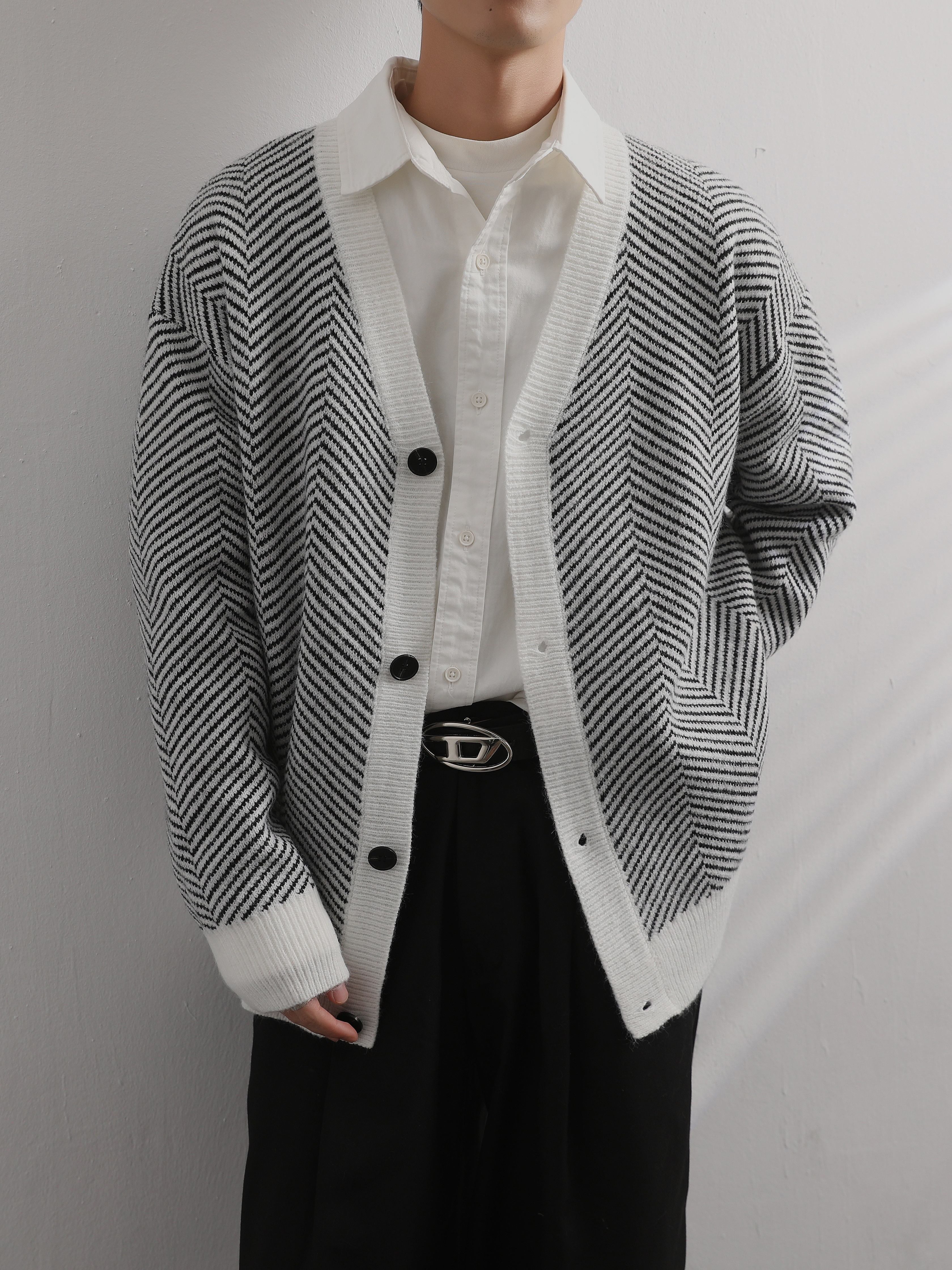 Elegante cardigan ampio a righe