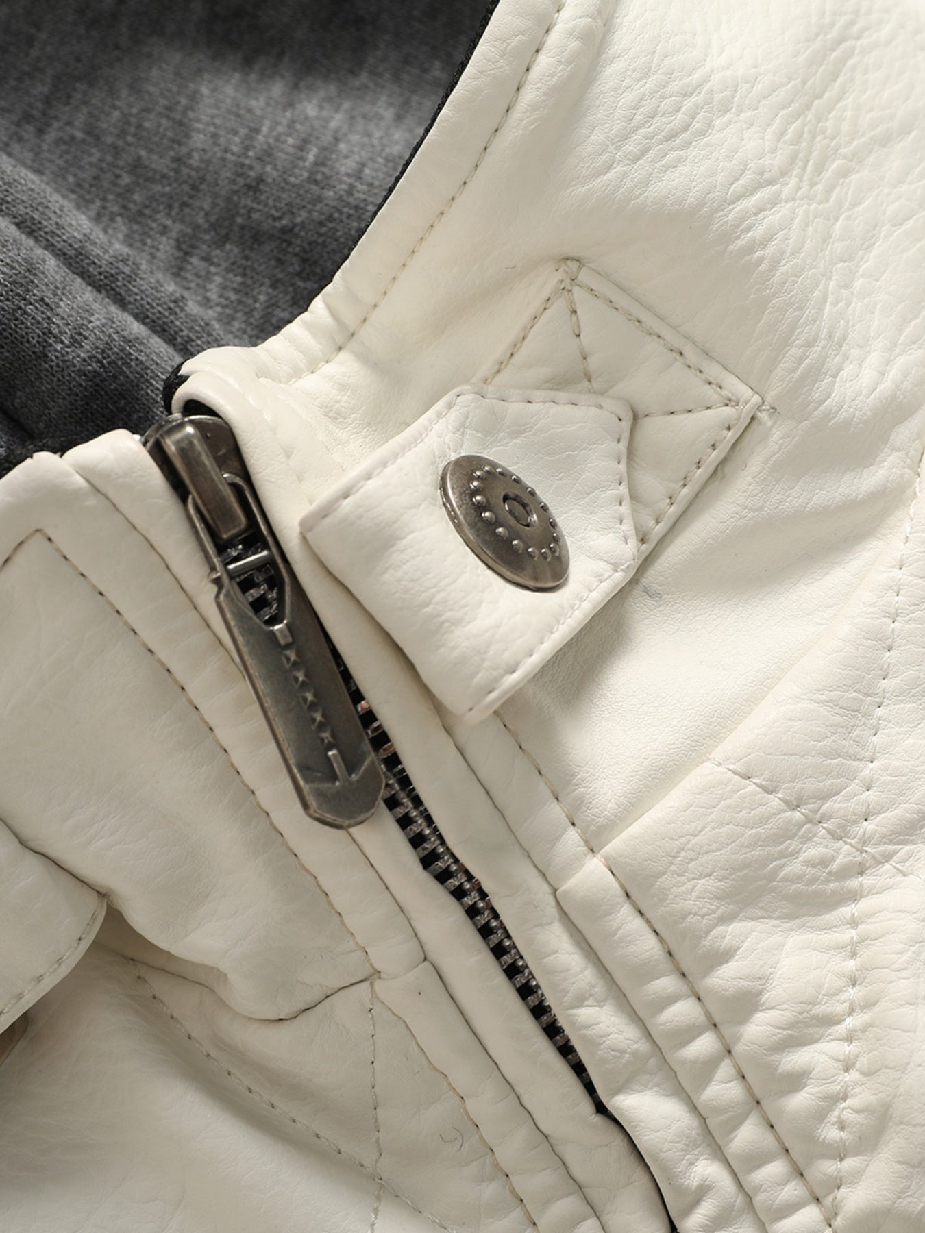 Giacca casual realizzata in pelle PU crosta