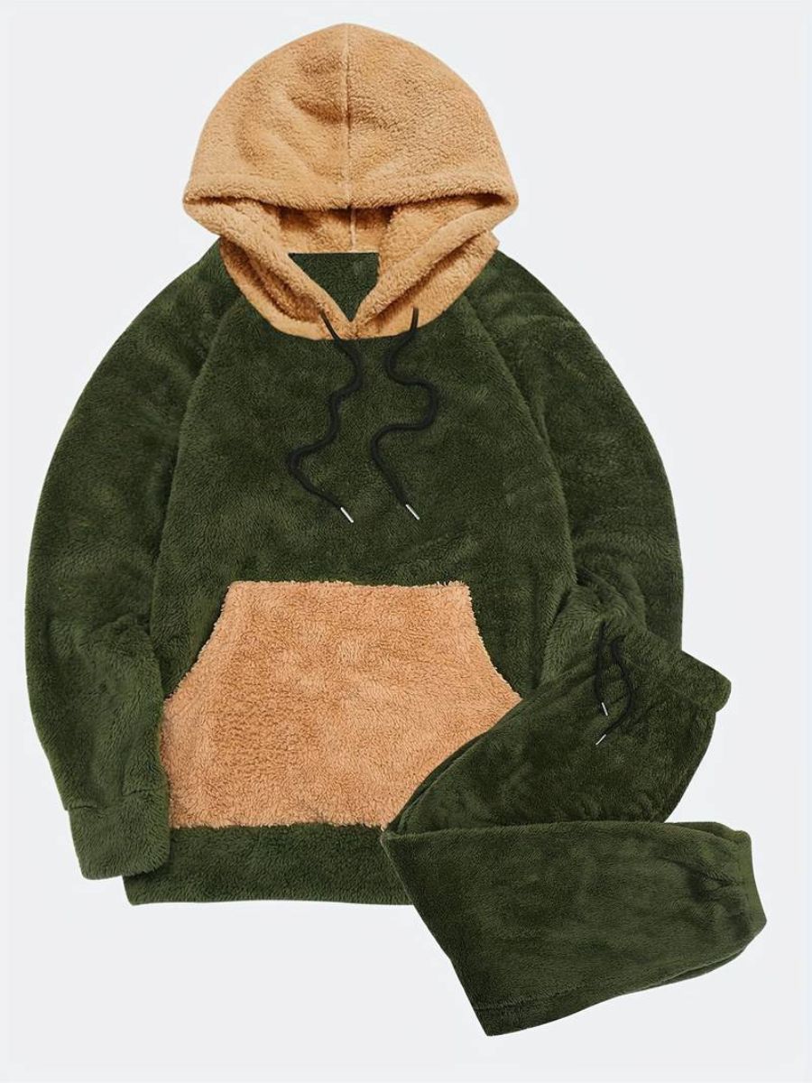 soffice felpa con cappuccio e pantaloni della tuta