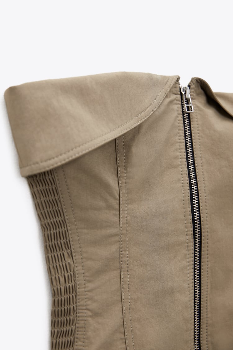 Bustier e pantaloni con cerniera in un set