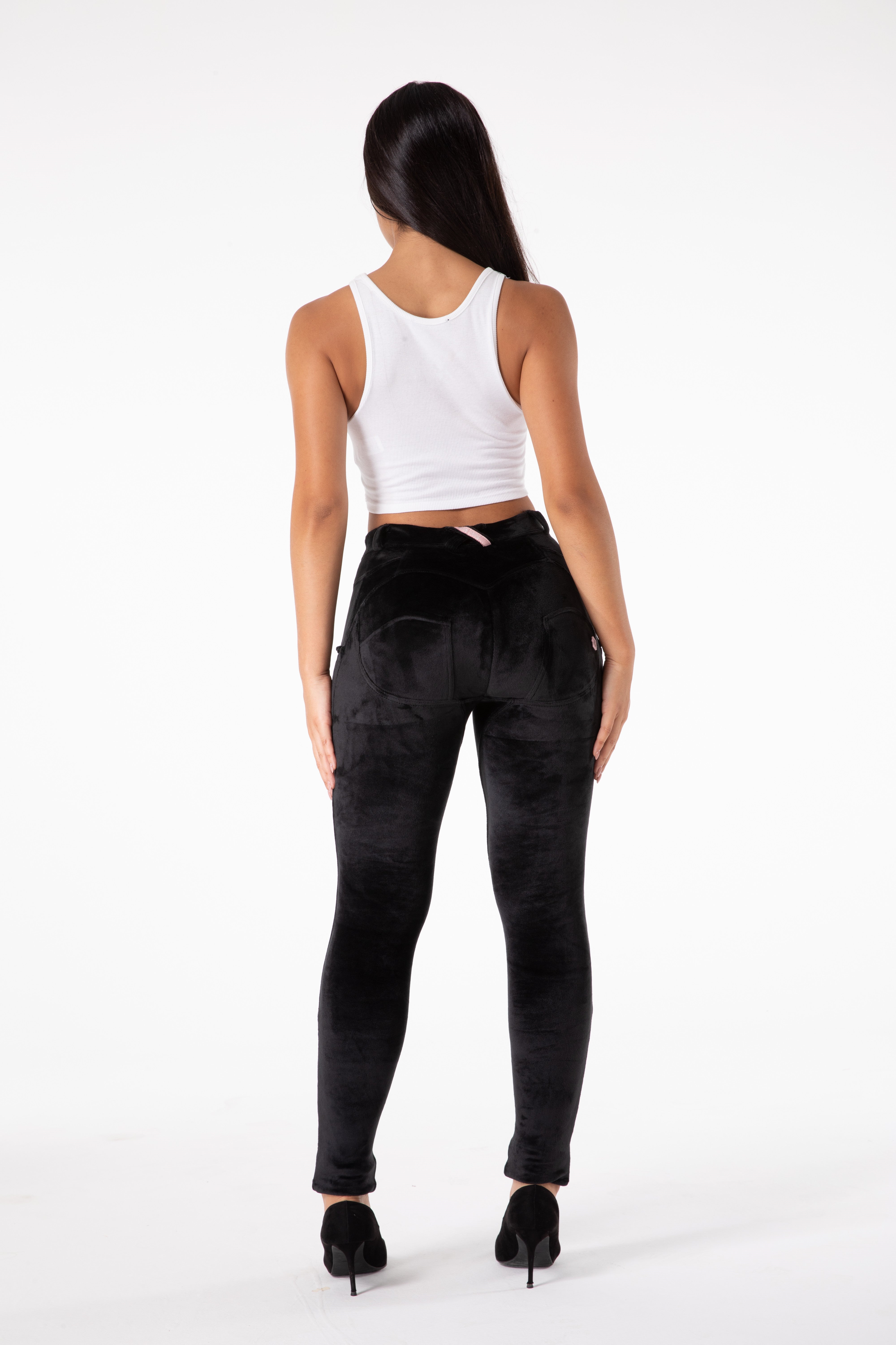 Pantaloni attillati di velluto nero