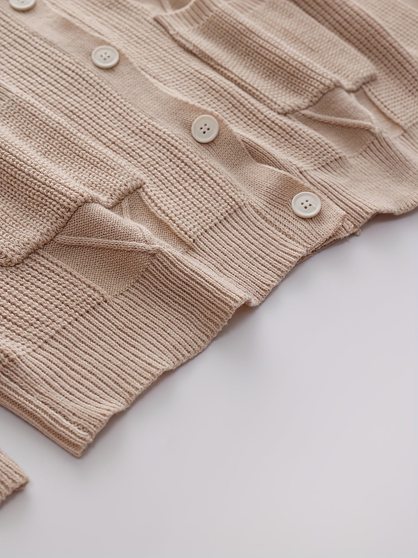 Elegante cardigan alto elasticizzato in beige