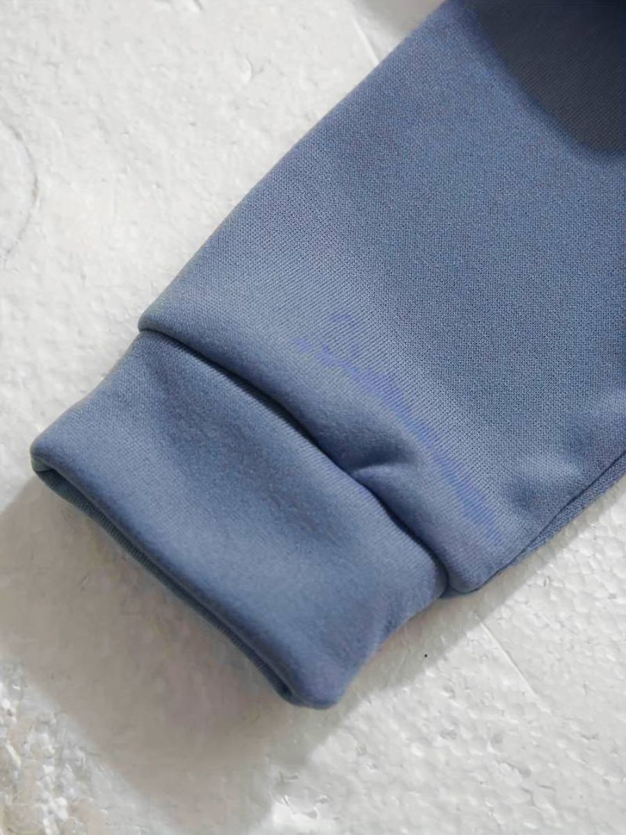 felpa con cappuccio e pantaloni da jogging con coulisse