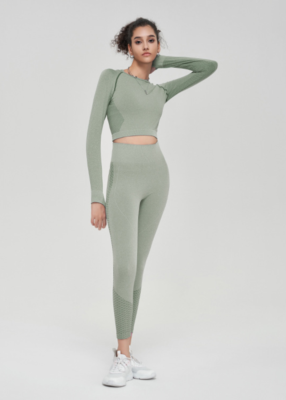 Top senza cuciture e pantaloni con maniche lunghe