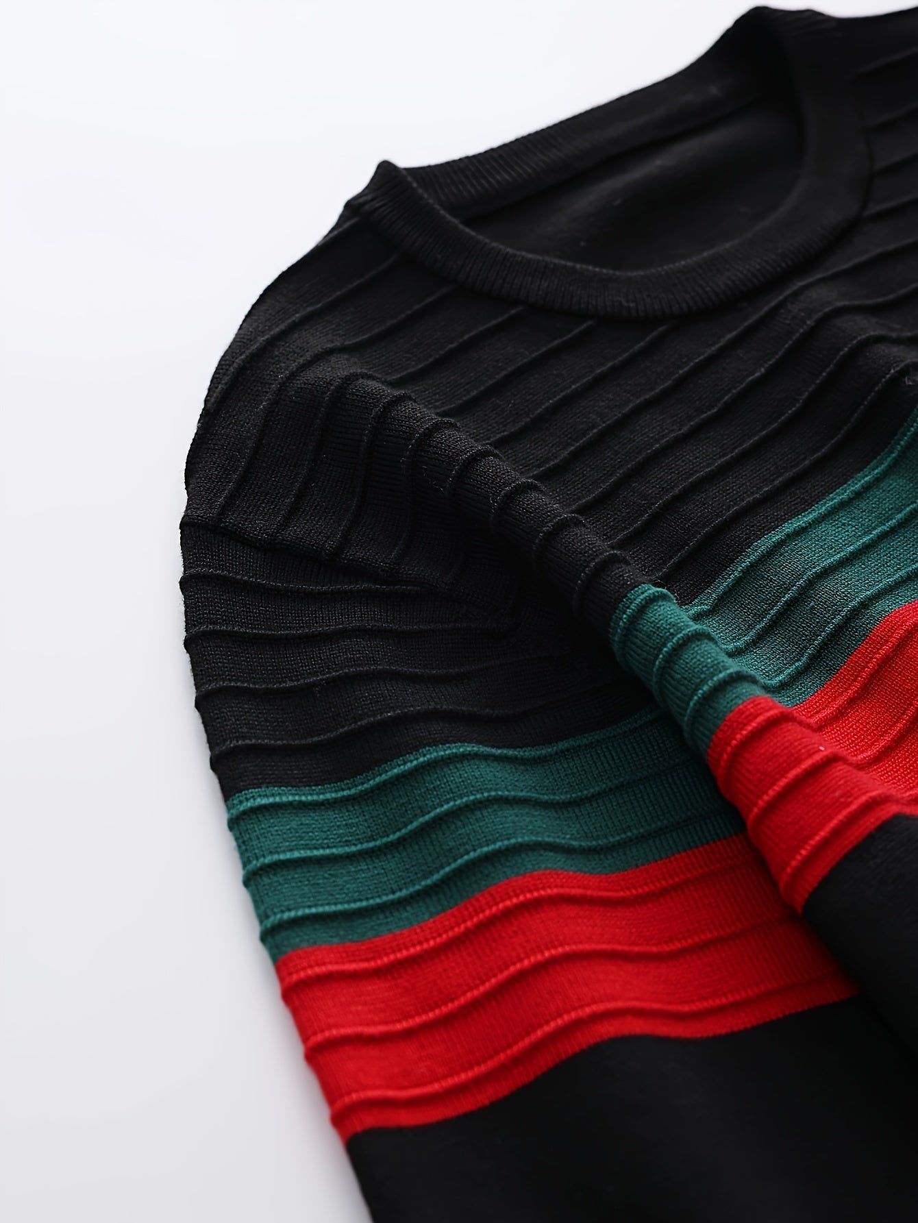 Maglione lavorato ai ferri con motivo a righe