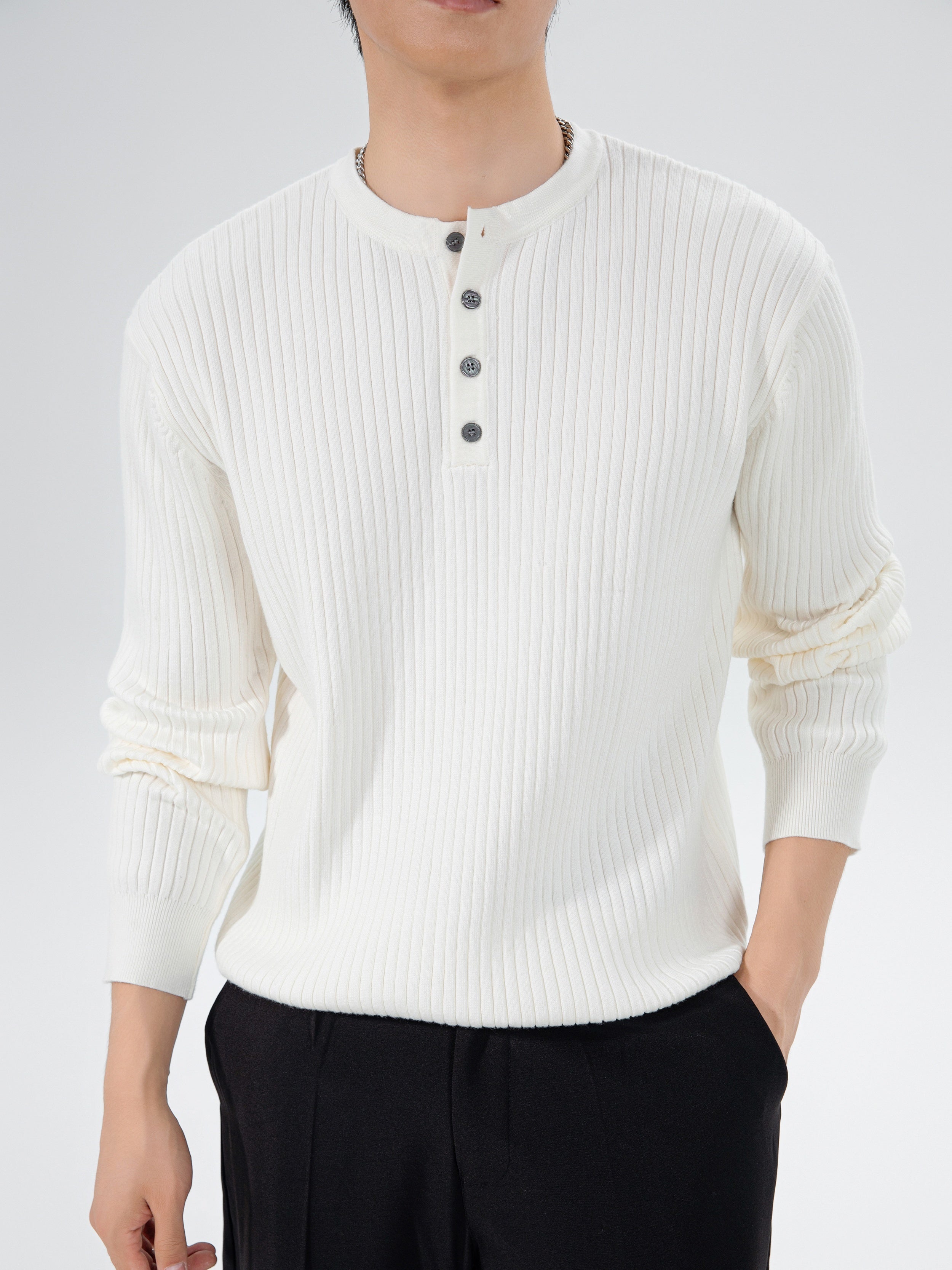 Maglione lavorato a maglia bianco a righe
