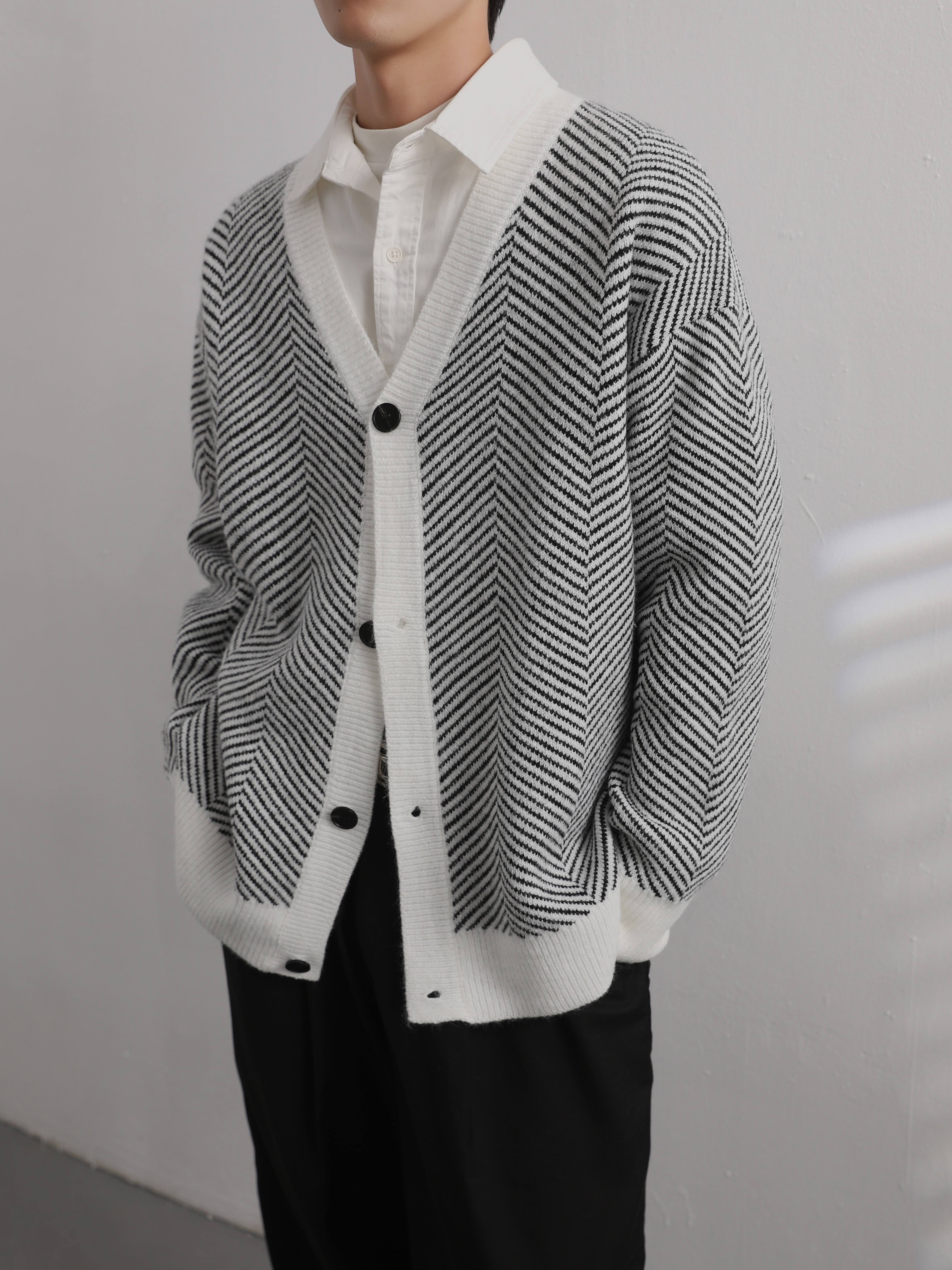 Elegante cardigan ampio a righe