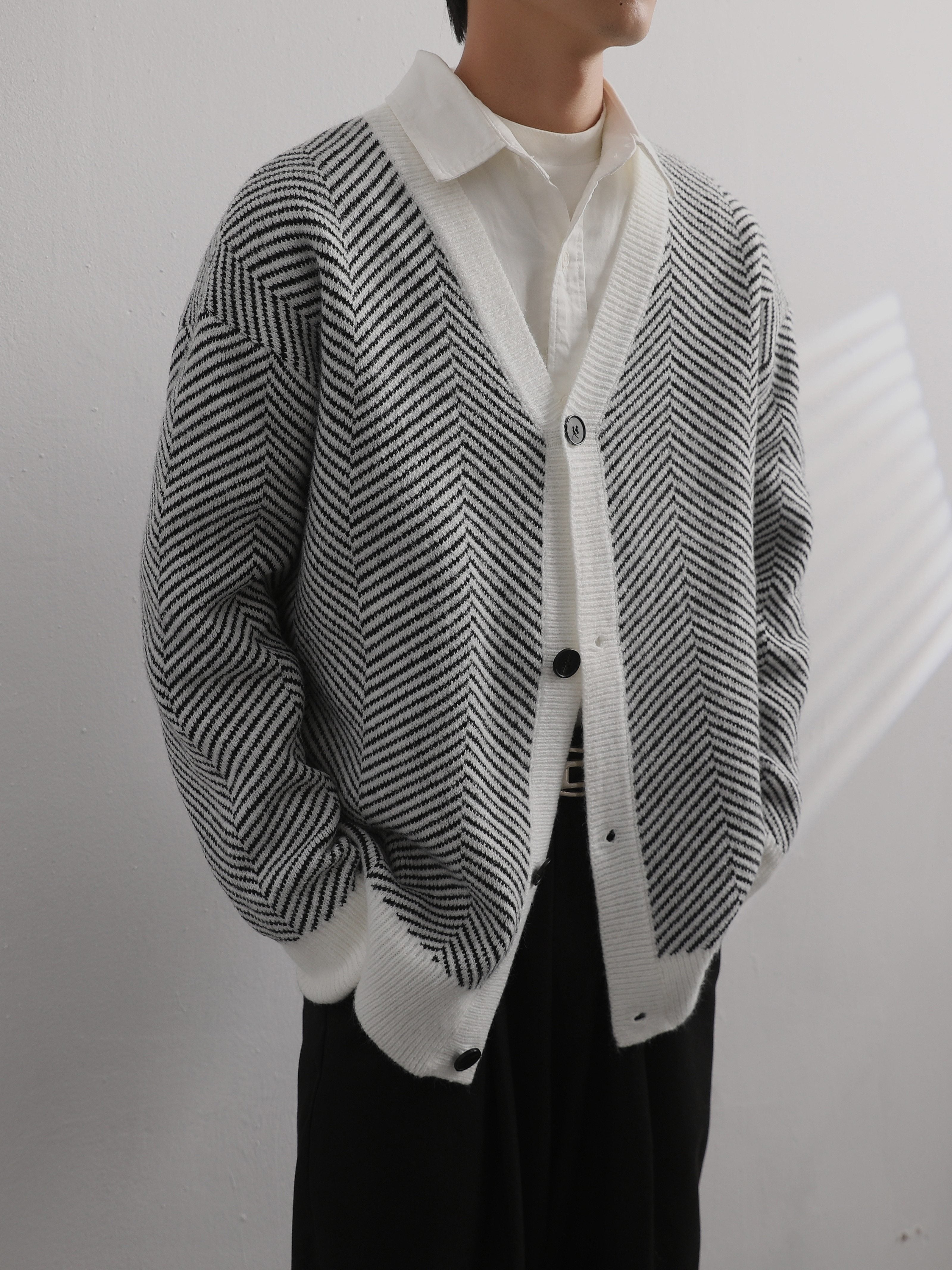 Elegante cardigan ampio a righe