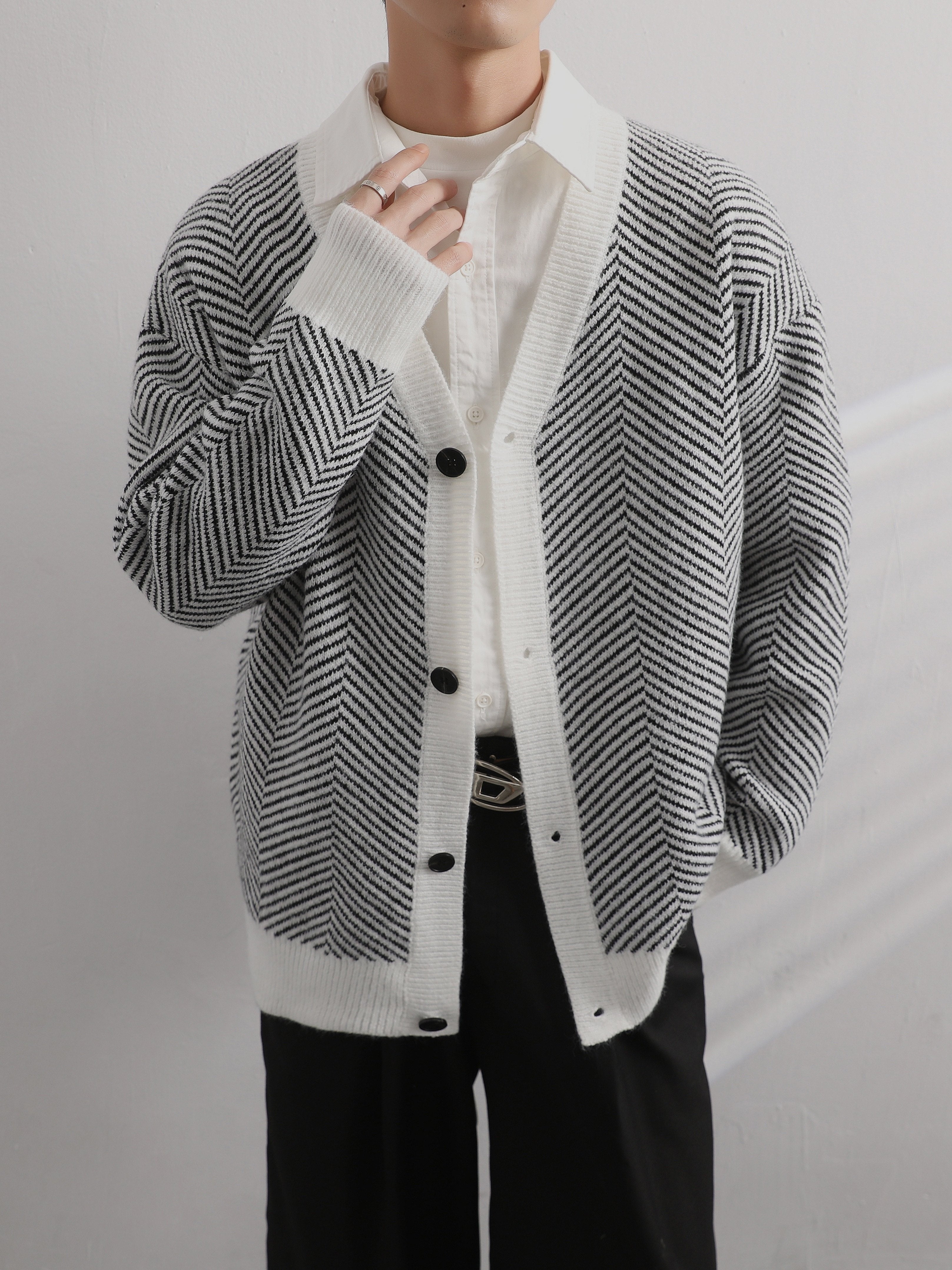 Elegante cardigan ampio a righe