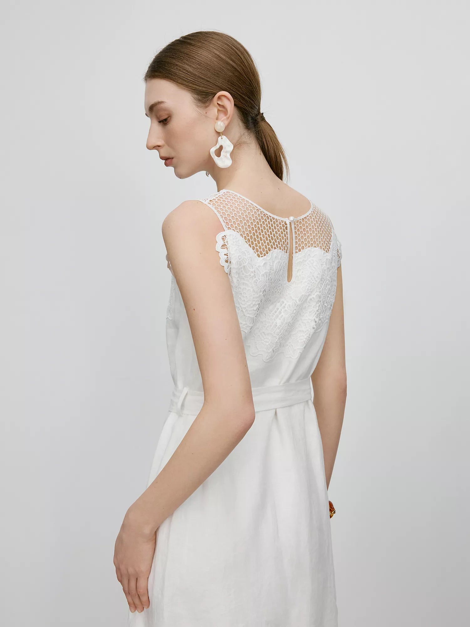 Abito lungo estivo in lino bianco