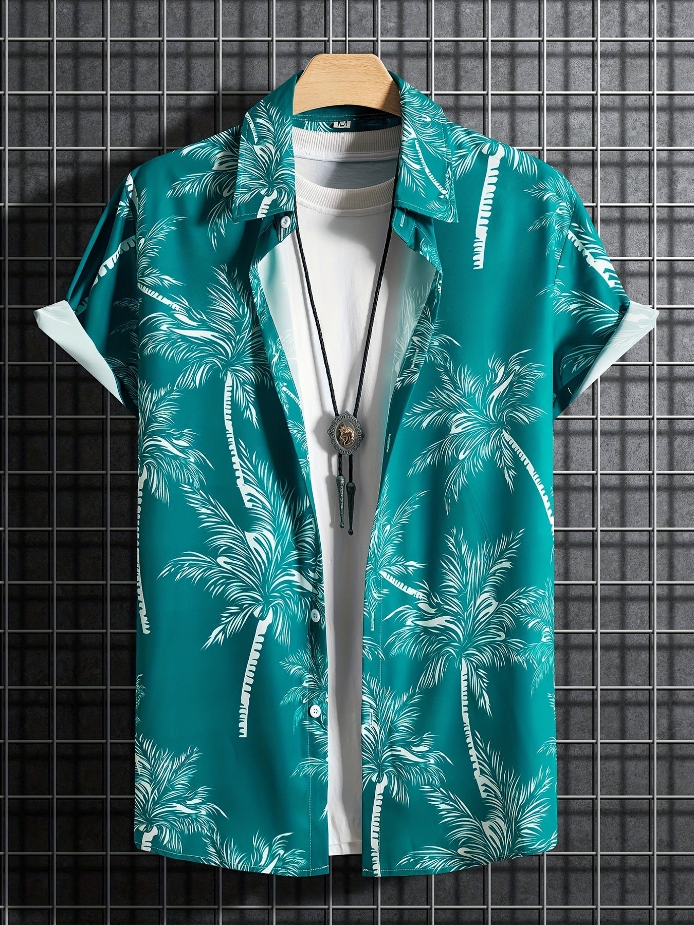 Camicia casual con maniche corte e motivo palme per le vacanze estive