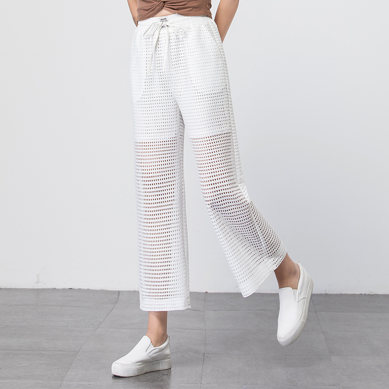Pantaloni larghi bianchi trasparenti per l'estate