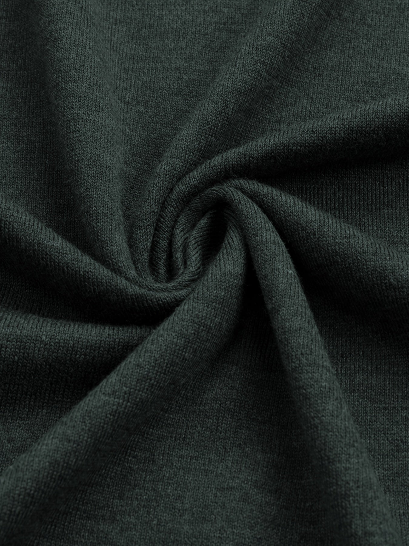 Elegante maglione con risvolto a righe da uomo