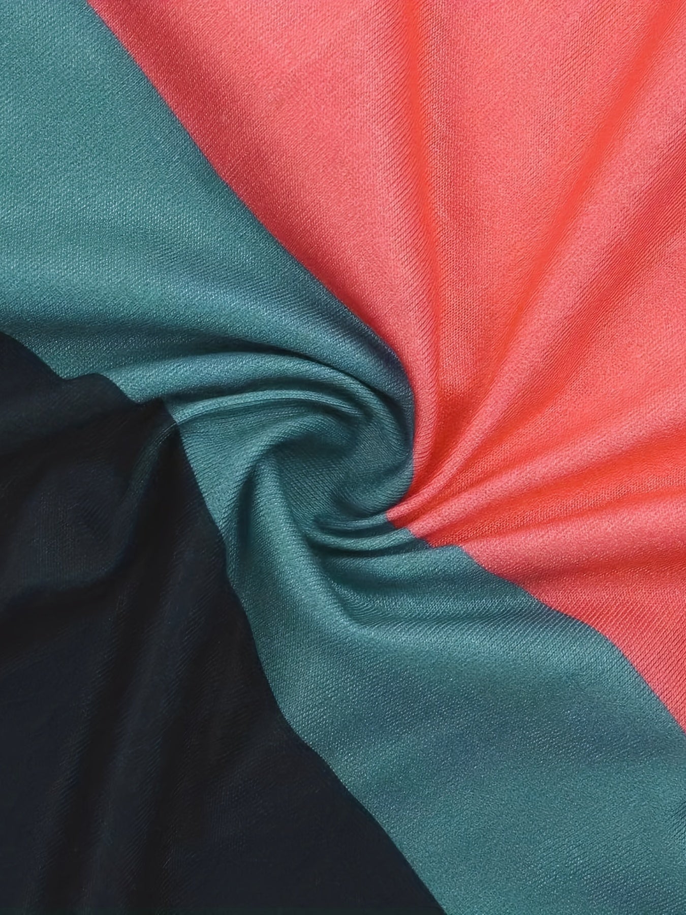 Abito casual con maniche corte e design a righe