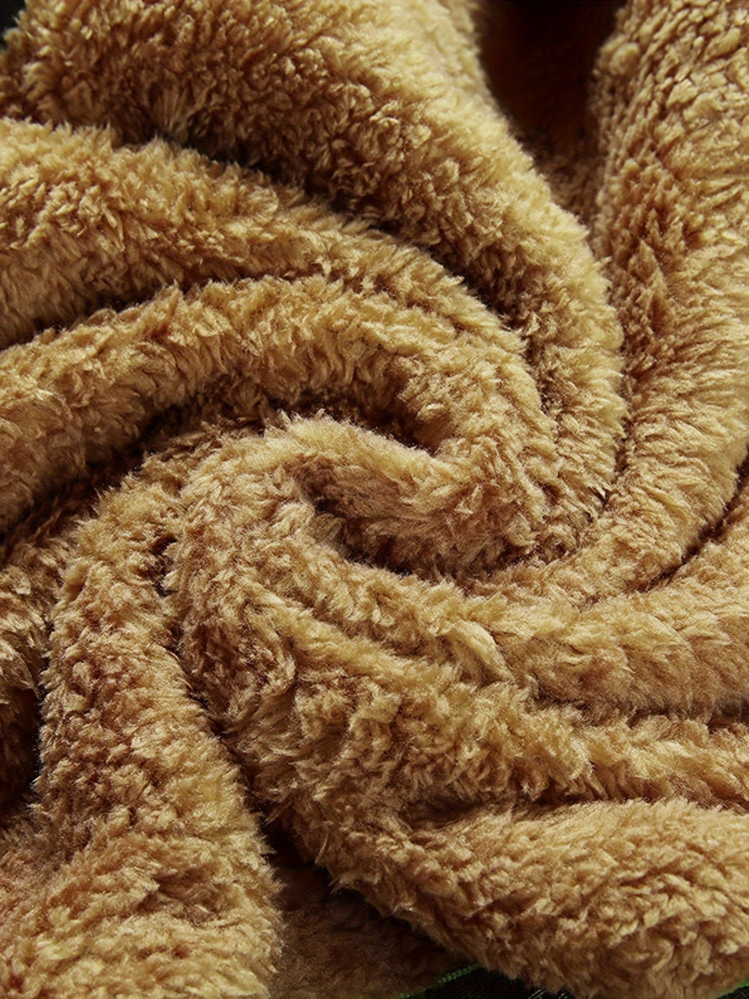 Calda giacca in pile con tasche con patta