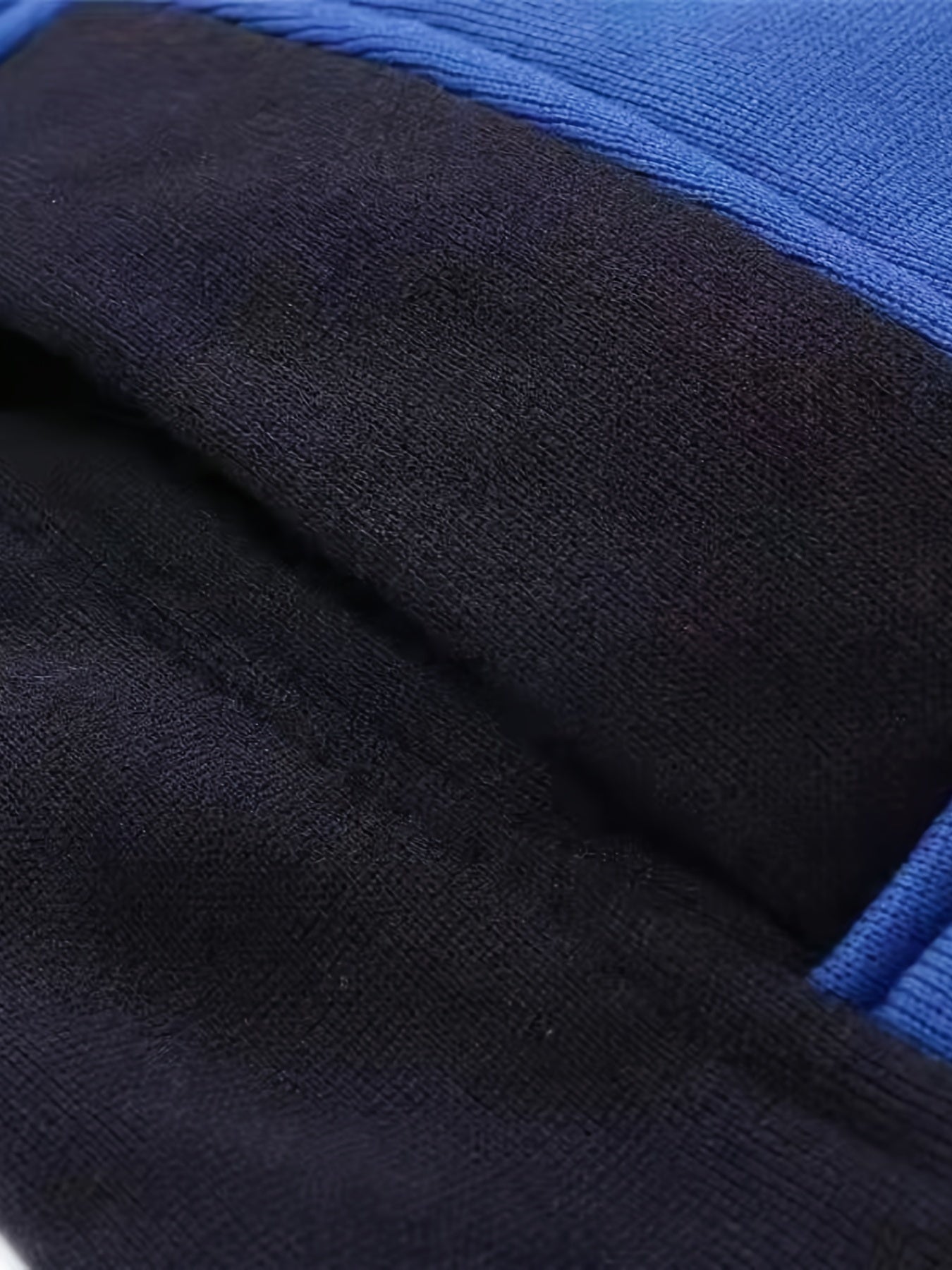 Set composto da felpa sportiva con cappuccio e pantaloni