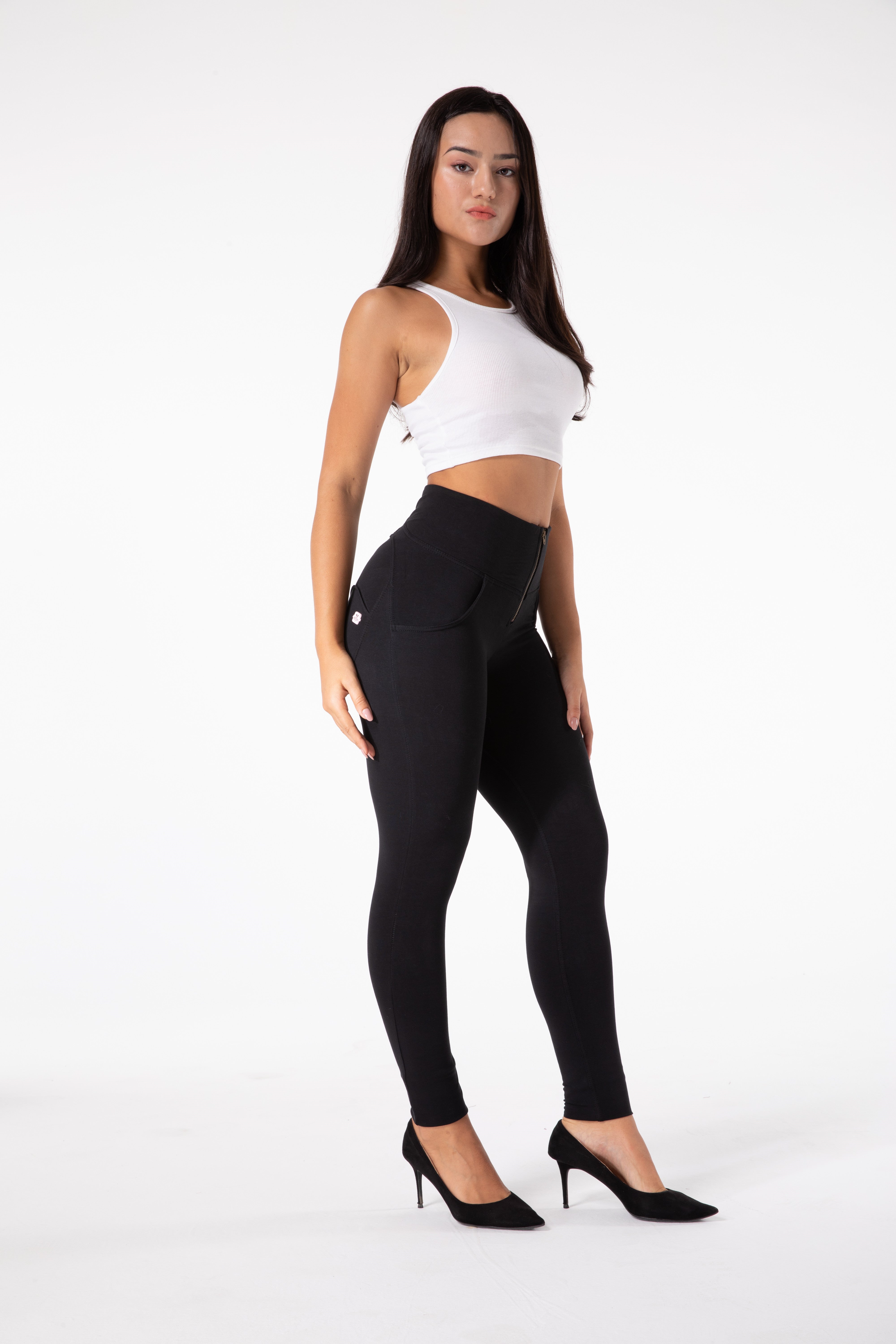 Leggings neri attillati a vita alta