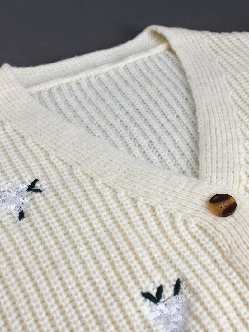cardigan e camicia con scollo a V