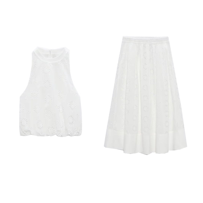Top bianco ricamato traforato con gonna