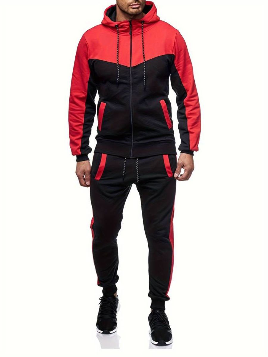 felpa con cappuccio e pantaloni della tuta