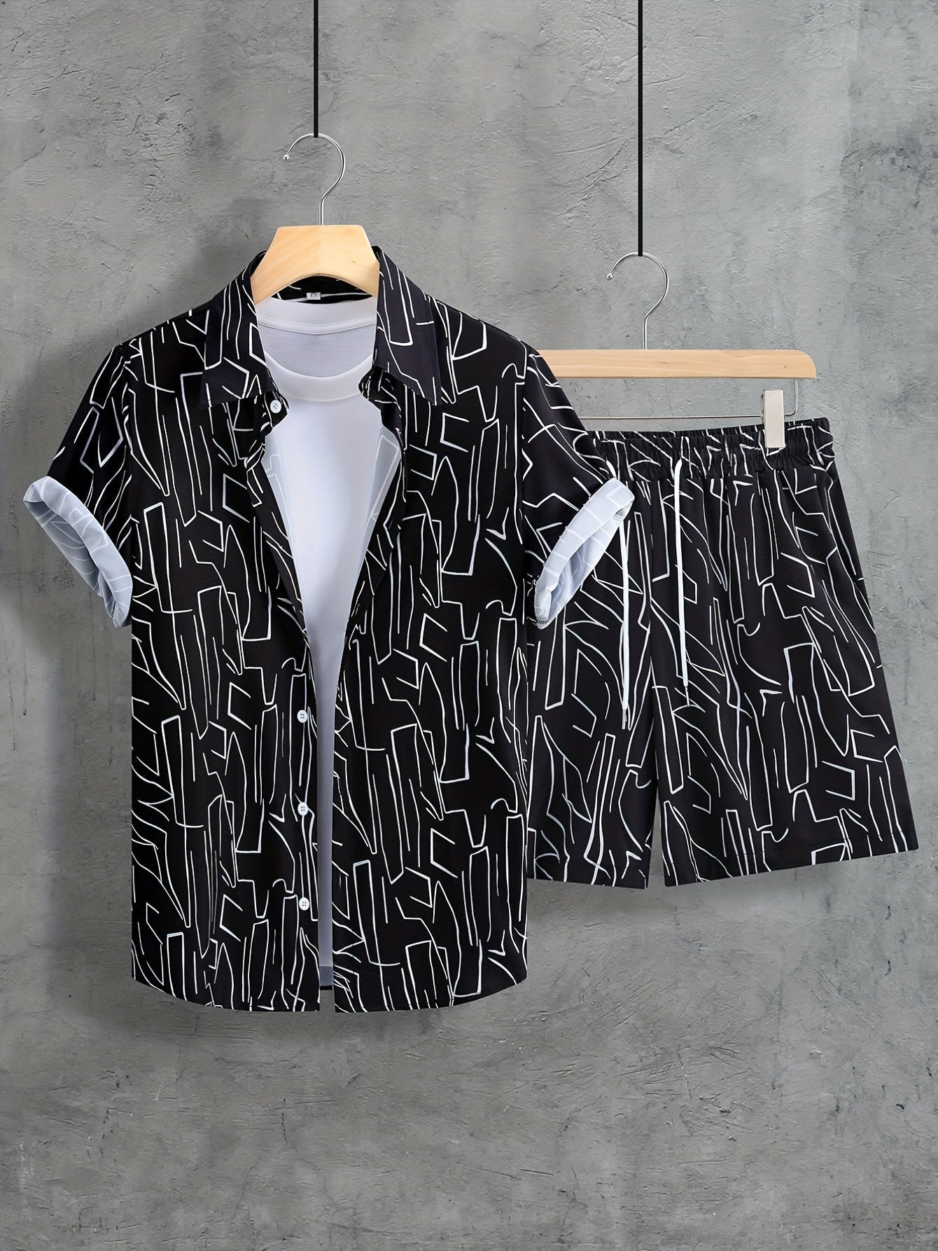 Maglia a maniche corte e pantaloncini larghi per l'estate