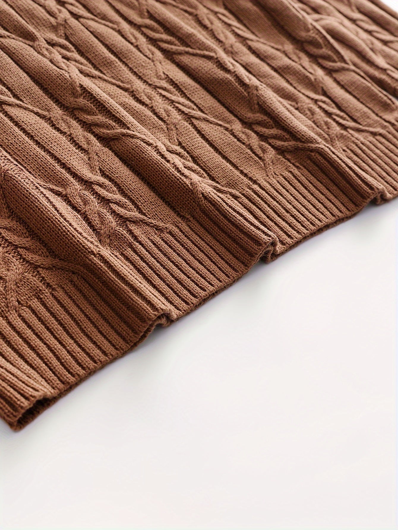 Maglione marrone lavorato a maglia per uomo