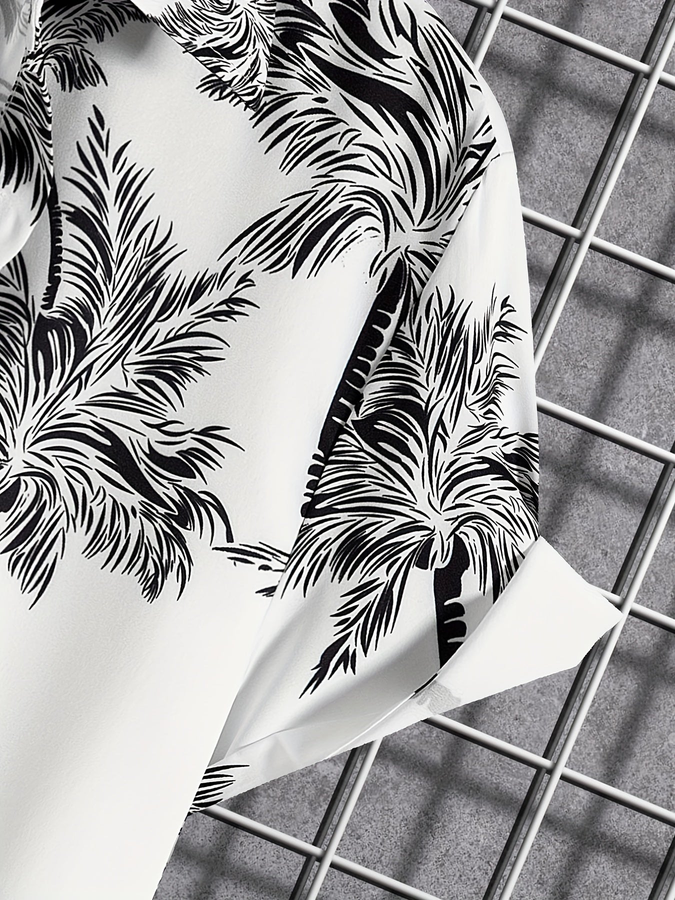 Camicia casual con maniche corte e motivo palme per le vacanze estive