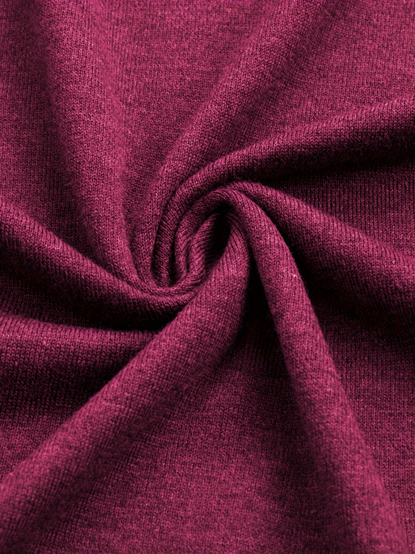 Elegante maglione con risvolto a righe da uomo