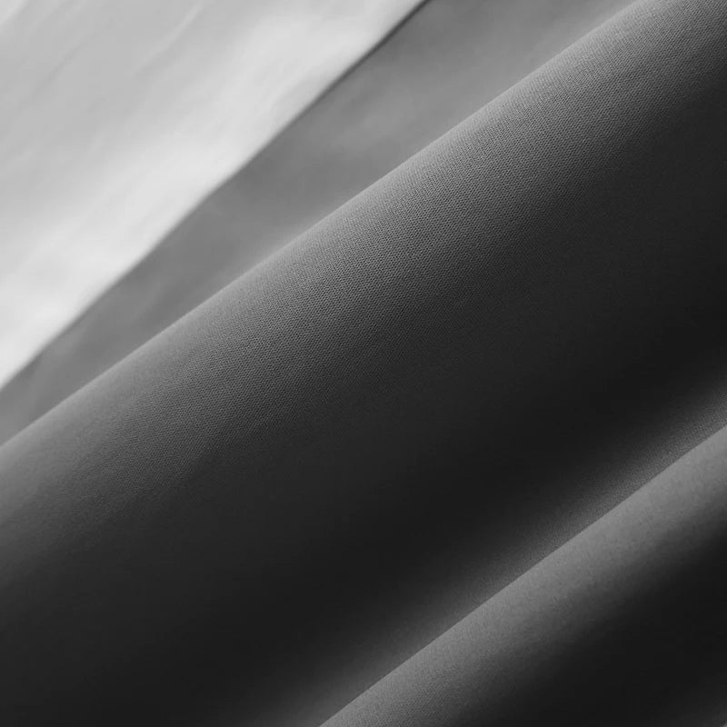 Camicia con revers e pantaloni con maniche lunghe e bottoni