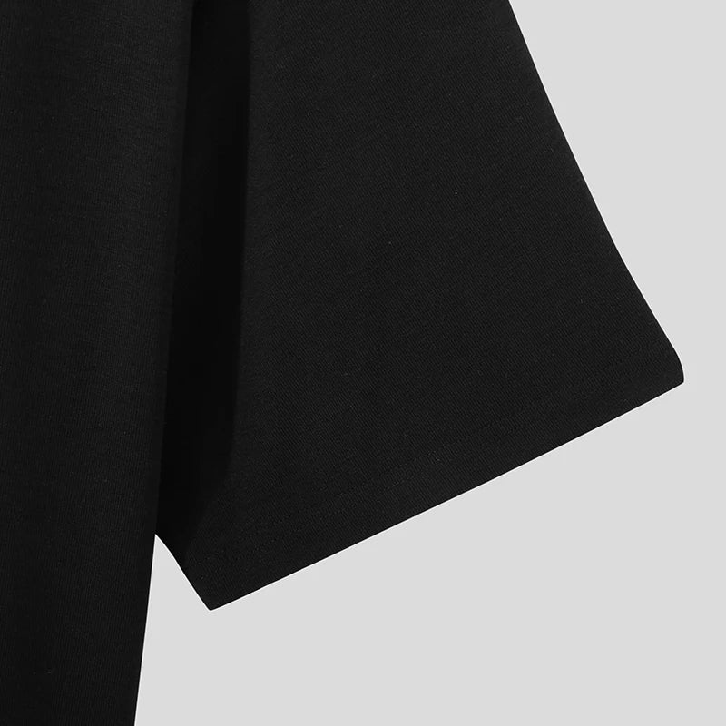 T-shirt con collo alto e maniche corte