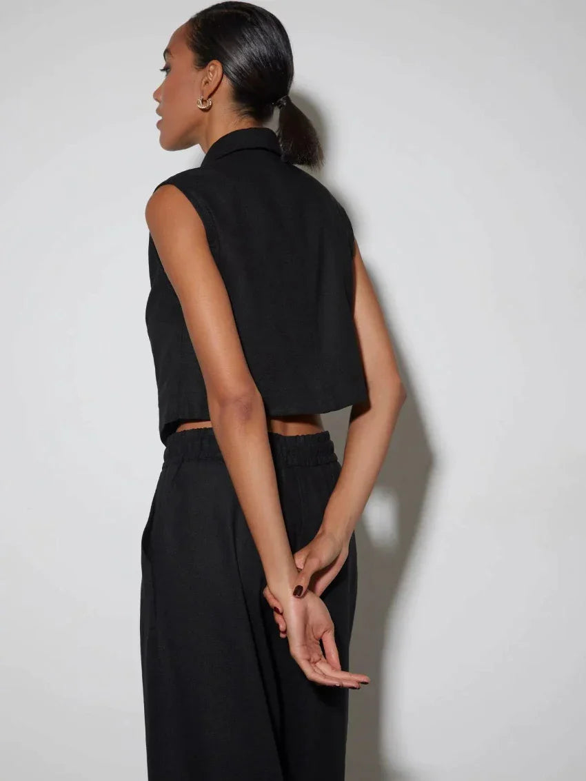 Cardigan chic e tailleur pantalone in lino e cotone