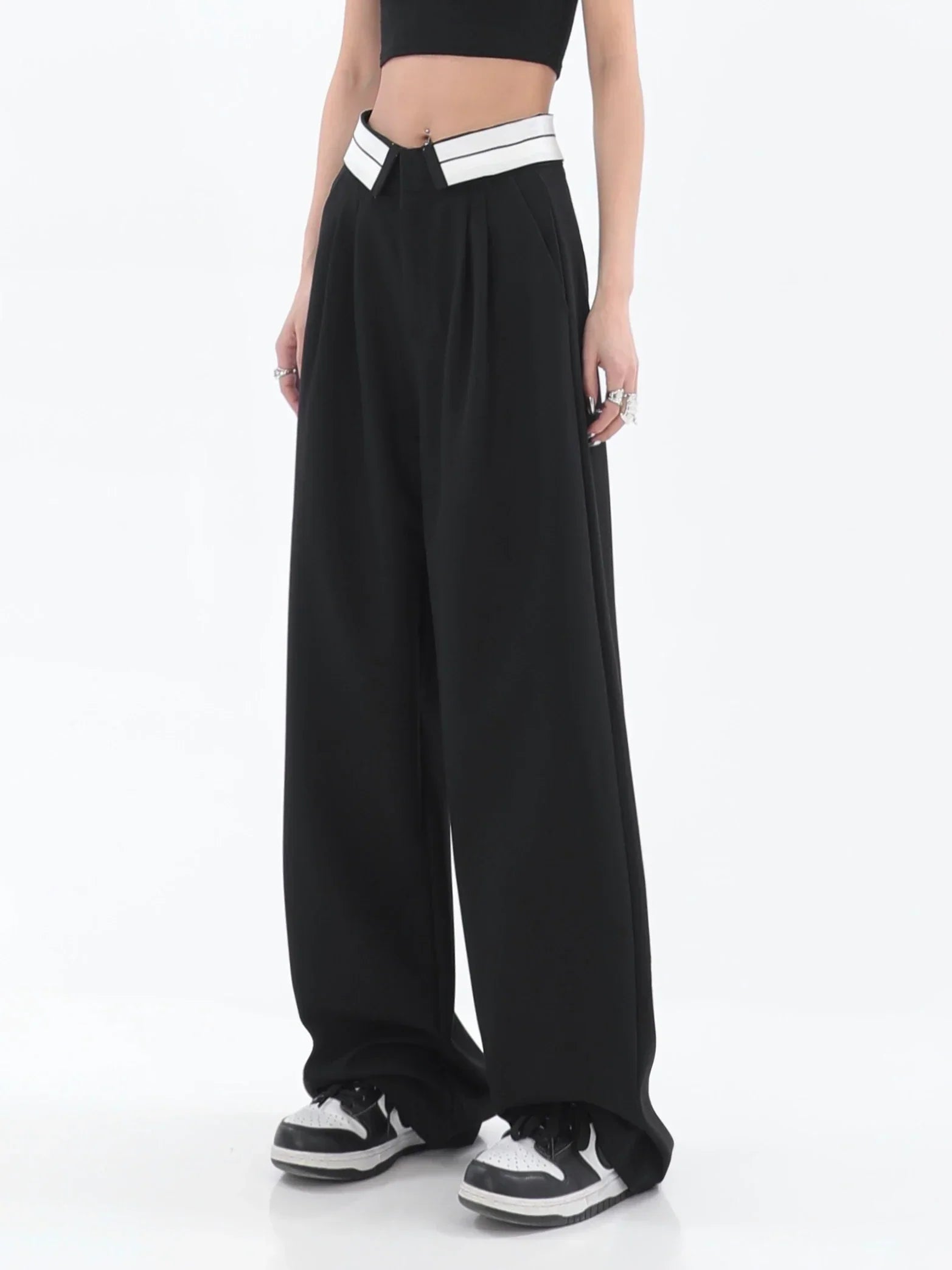 Pantaloni ampi a vita alta