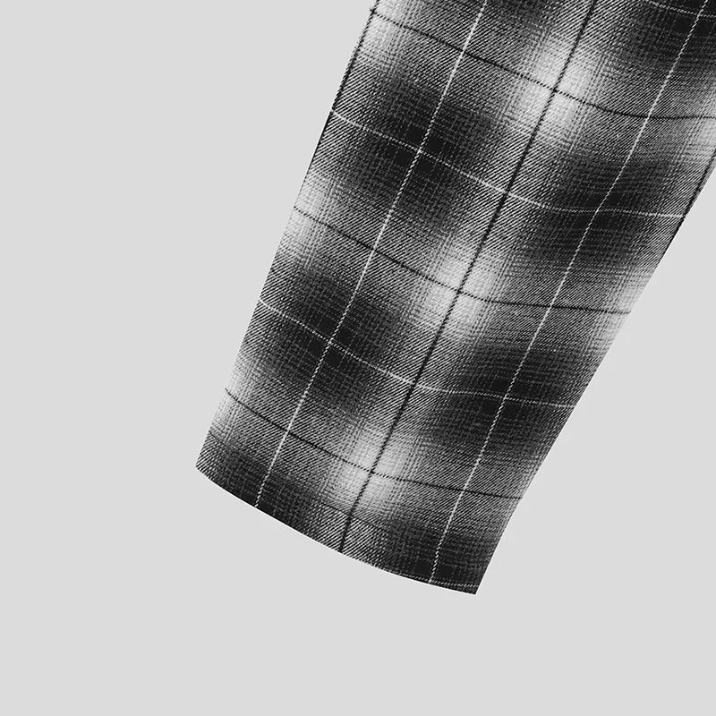 Cardigan a quadri con maniche lunghe e punto aperto e pantaloni con gonne irregolari