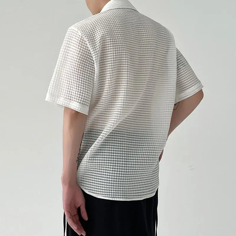 Camicia rigata con maniche lunghe e revers