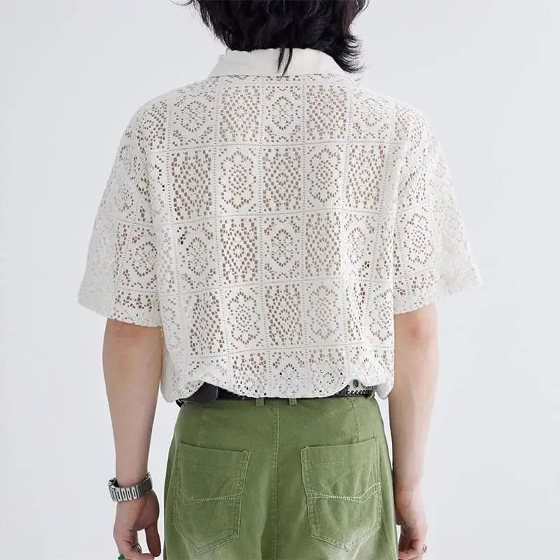 Camicia trasparente con maniche corte e revers