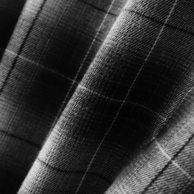 Cardigan a quadri con maniche lunghe e punto aperto e pantaloni con gonne irregolari