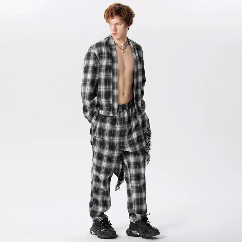 Cardigan a quadri con maniche lunghe e punto aperto e pantaloni con gonne irregolari