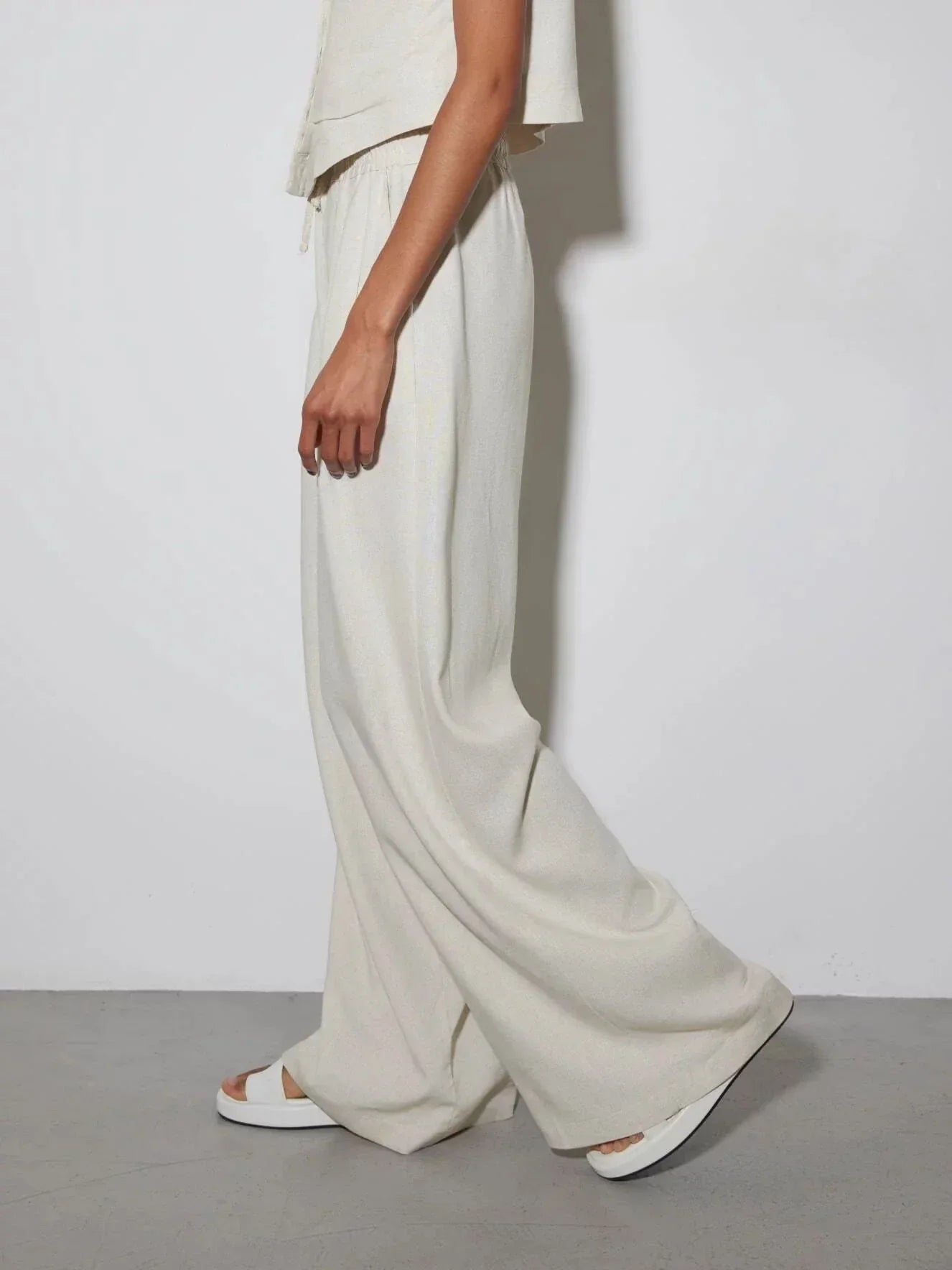 Cardigan chic e tailleur pantalone in lino e cotone