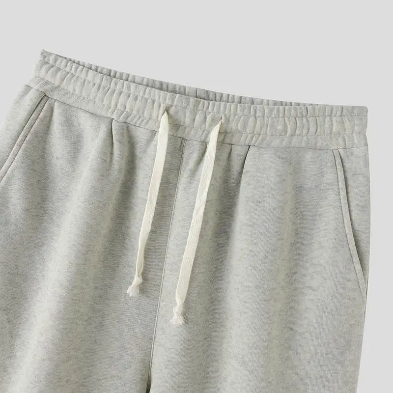 Felpa a maniche lunghe e pantaloncini con cappuccio