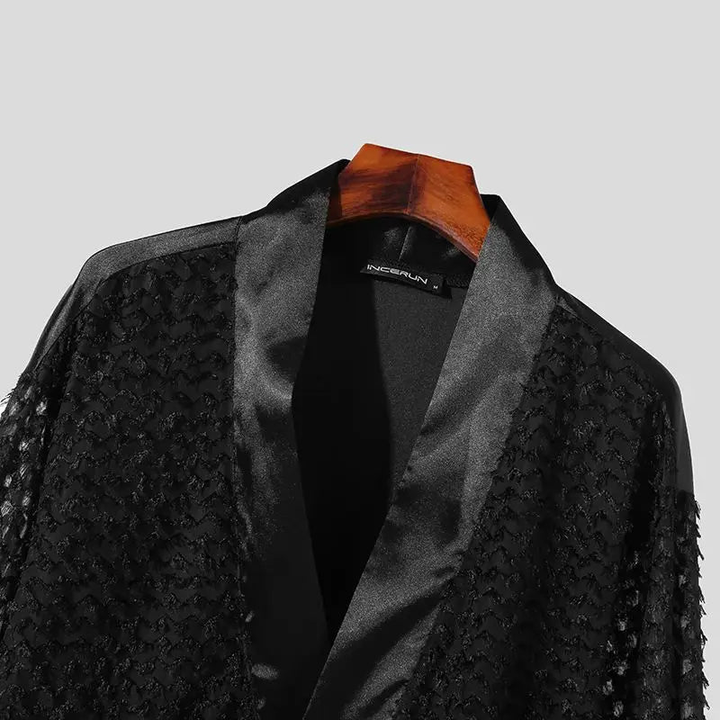Camicia nera ampia con texture e pantaloni