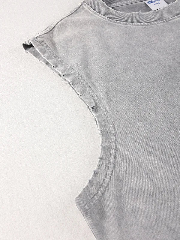 Gilet oversize senza maniche indossato