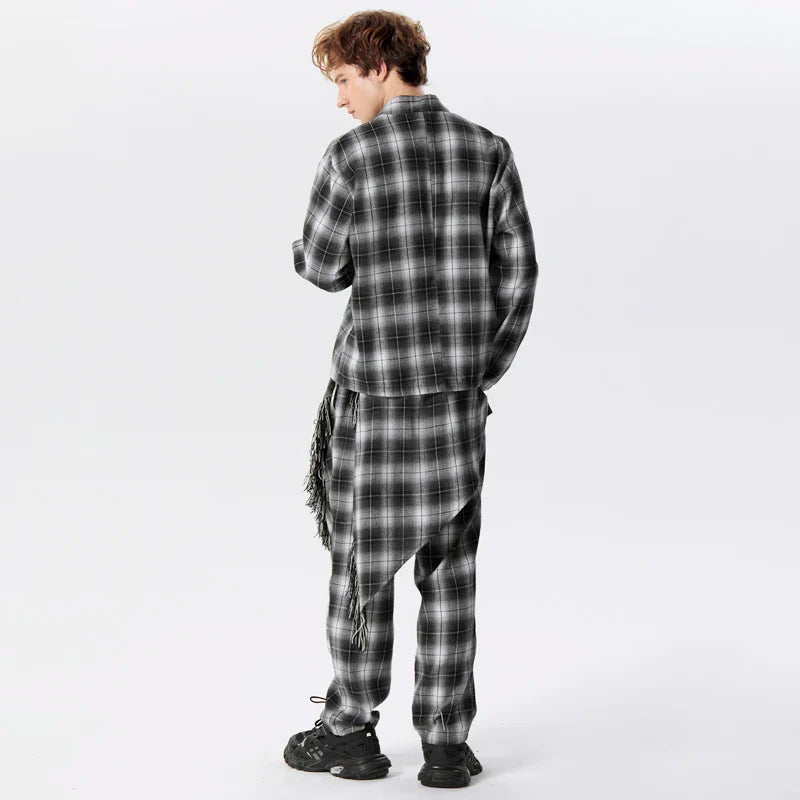 Cardigan a quadri con maniche lunghe e punto aperto e pantaloni con gonne irregolari