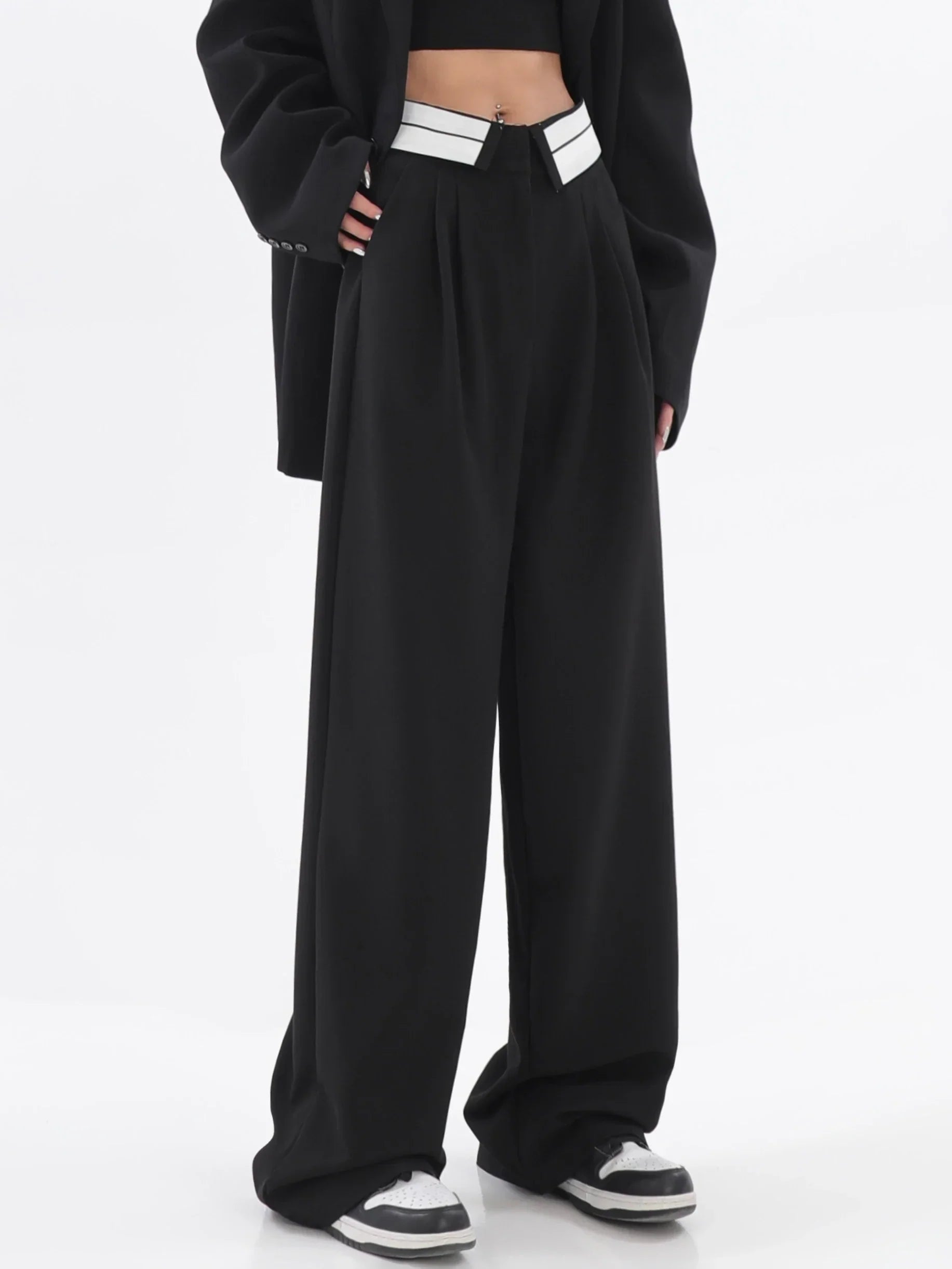 Pantaloni ampi a vita alta