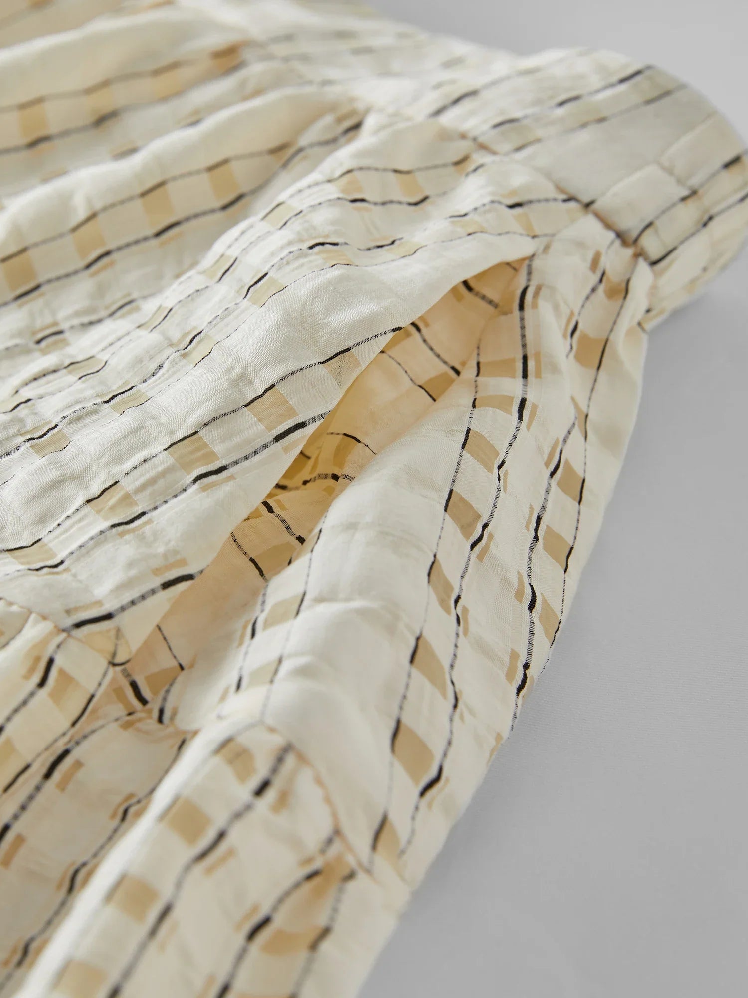 top e gonna beige in stile francese